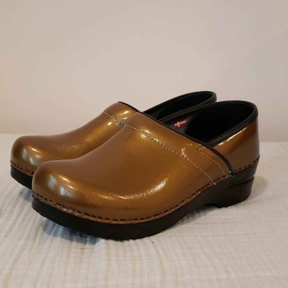 Never Been Worn Sanita Clogs